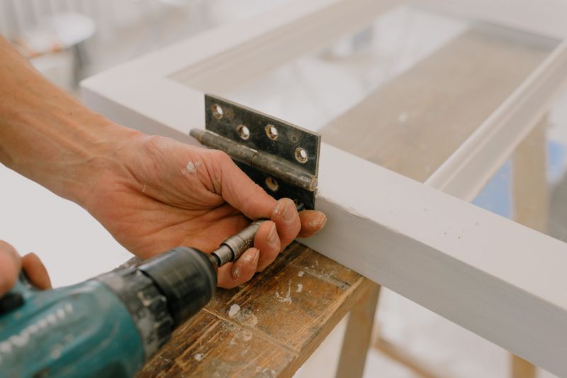 repairing a hinge
